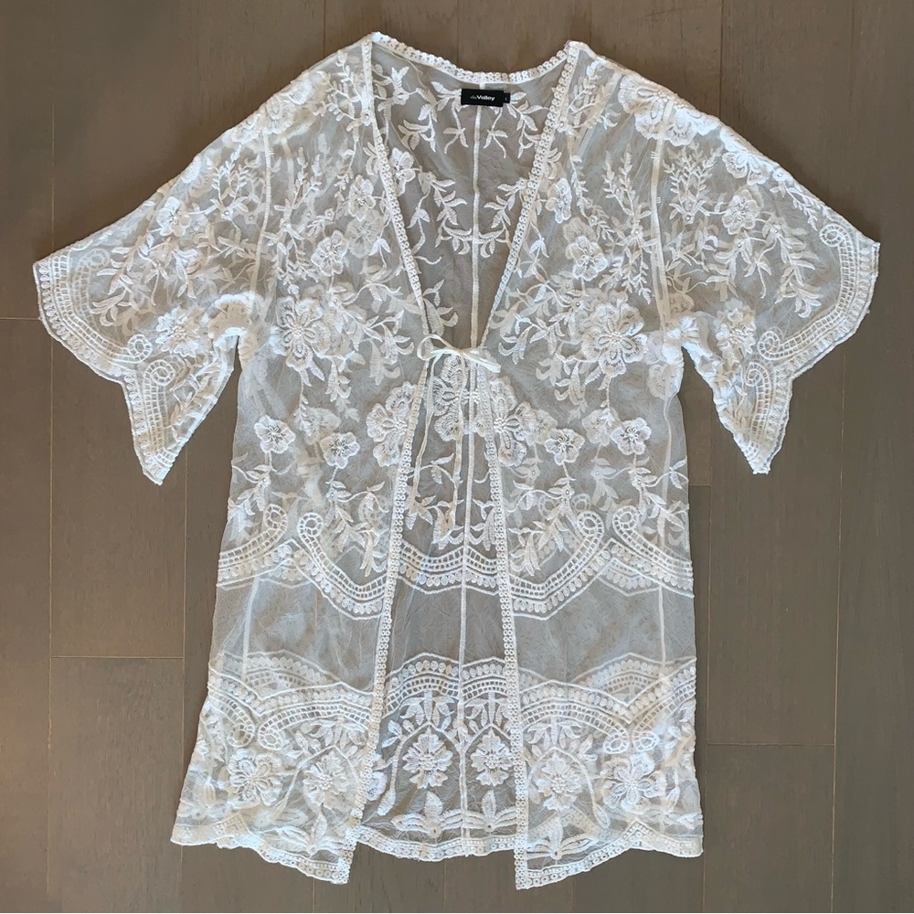 Miss Valley White Lace Floral Kimono